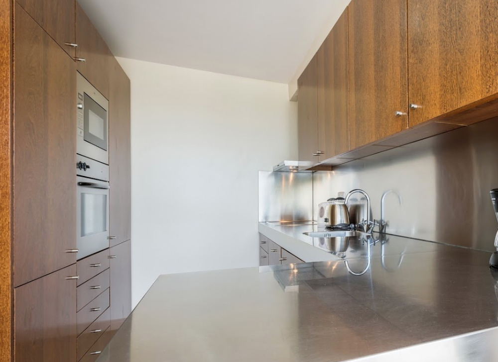 Modern gourmet kitchen from a Luxury T3 Apartment at Salgados Vila das Lagoas with state-of-the-art appliances